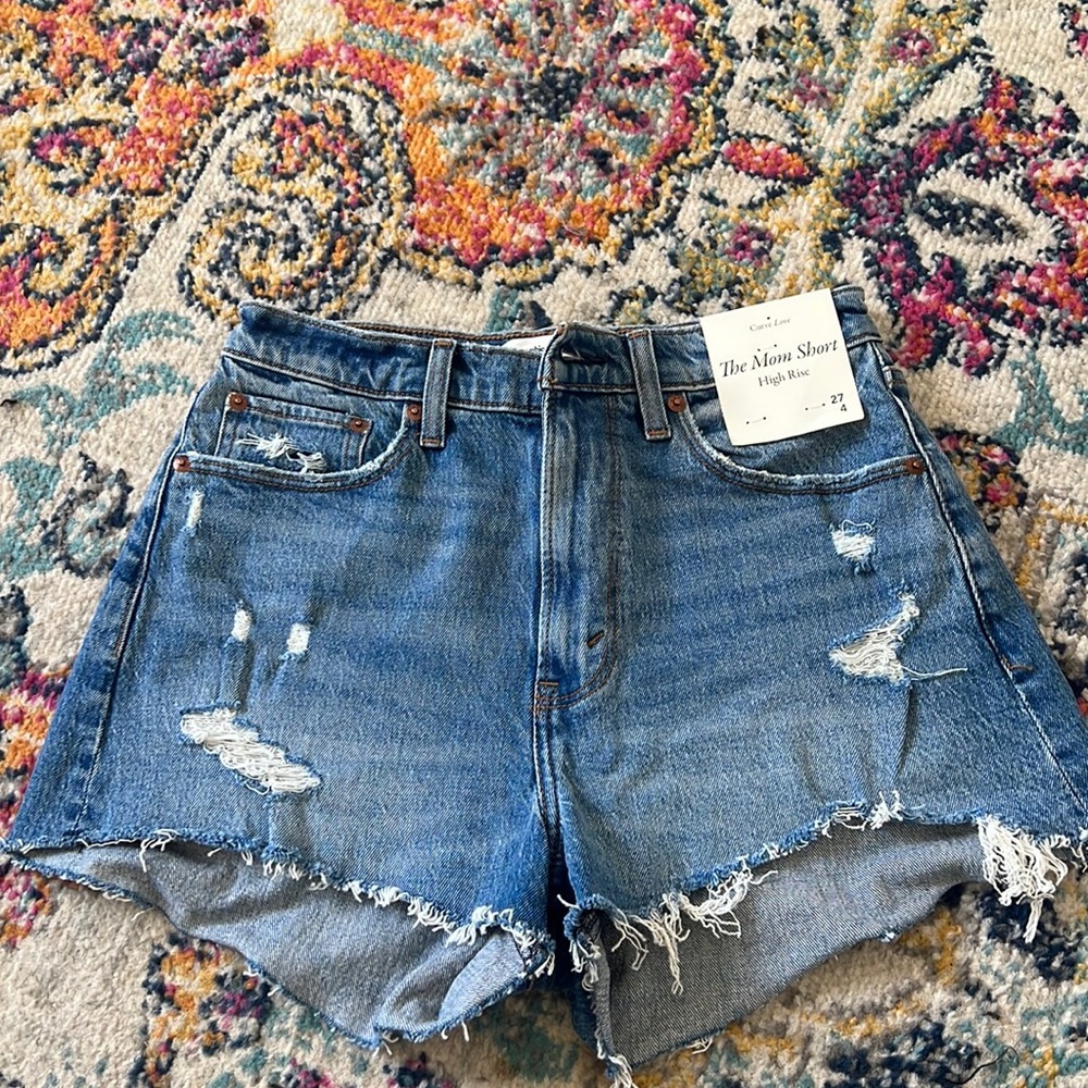 Curve love high rise mom short for sale!